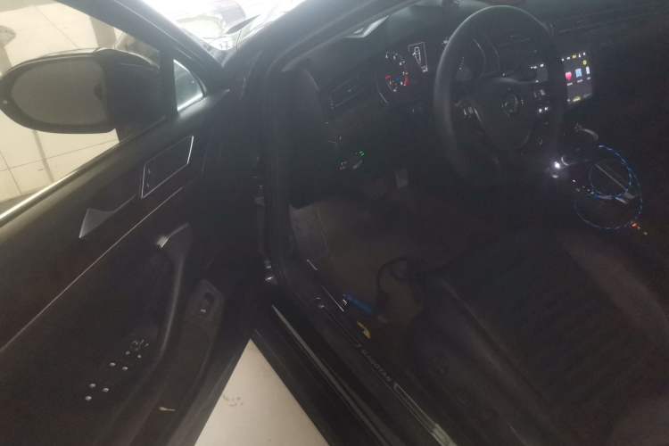Used Volkswagen Magotan 2019 330TSI DSG Leading Model China VI Standard Driver Seat