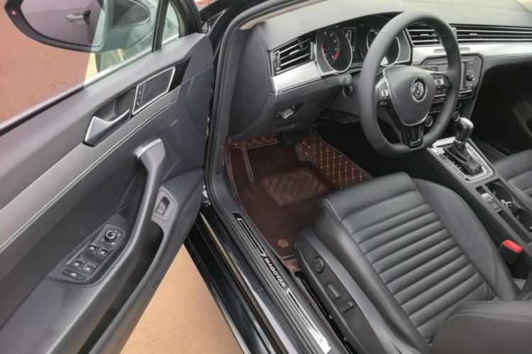 Used Volkswagen Magotan 2019 330TSI DSG Leading Model China VI Standard Driver Seat