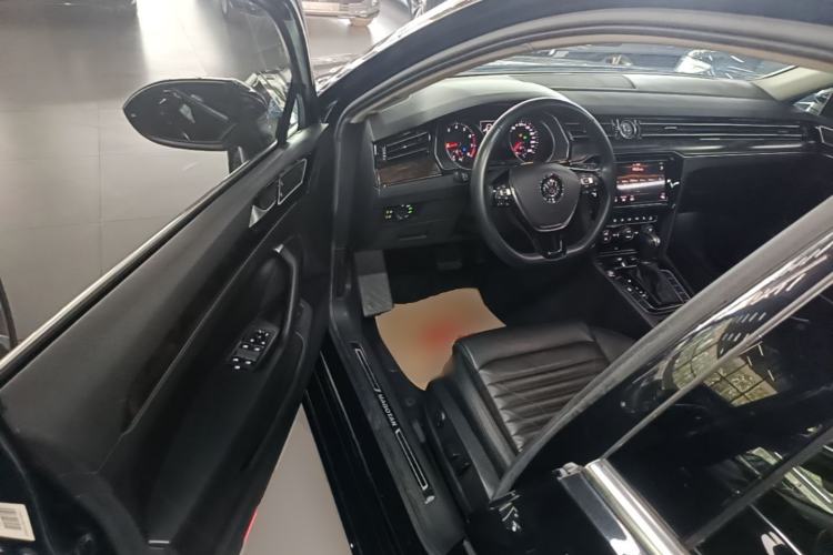 Used Volkswagen Magotan 2019 330TSI DSG Luxury Model China V Standard Driver Seat