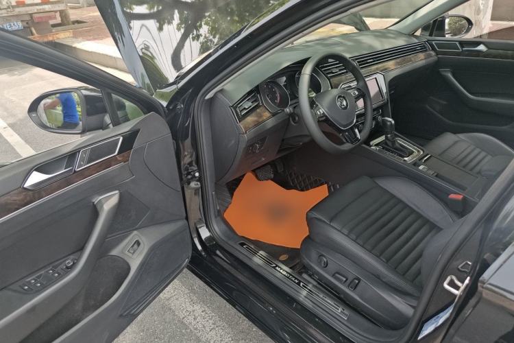 Used Volkswagen Magotan 2019 330TSI DSG Luxury Version China VI Standard Driver Seat