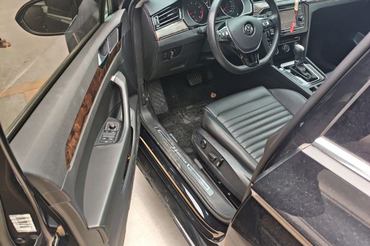 Used Volkswagen Magotan 2019 330TSI DSG Leading Model China VI Standard Driver Seat