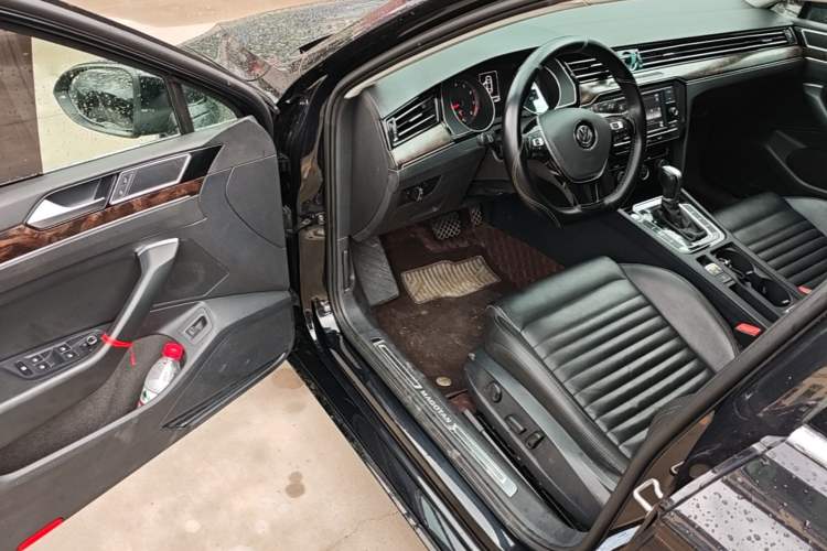Used Volkswagen Magotan 2019 330TSI DSG Leading Model China VI Standard Driver Seat