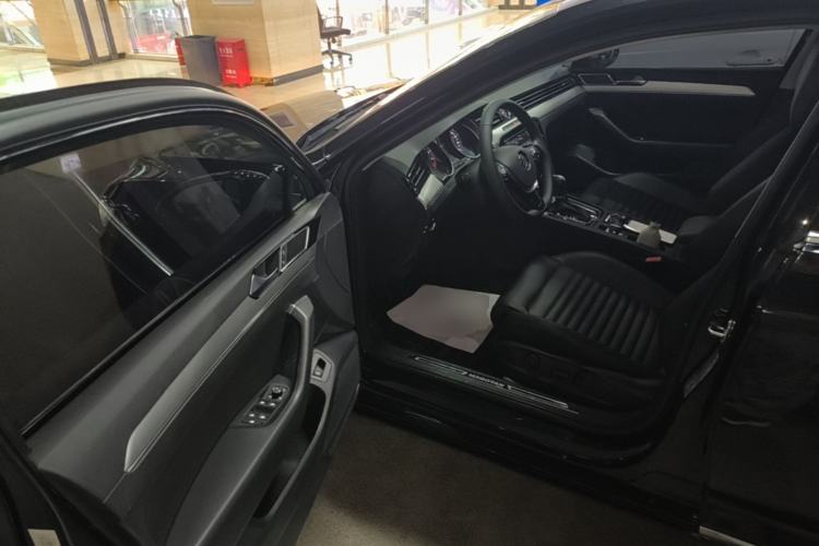 Used Volkswagen Magotan 2019 330TSI DSG Leading Model China VI Standard Driver Seat