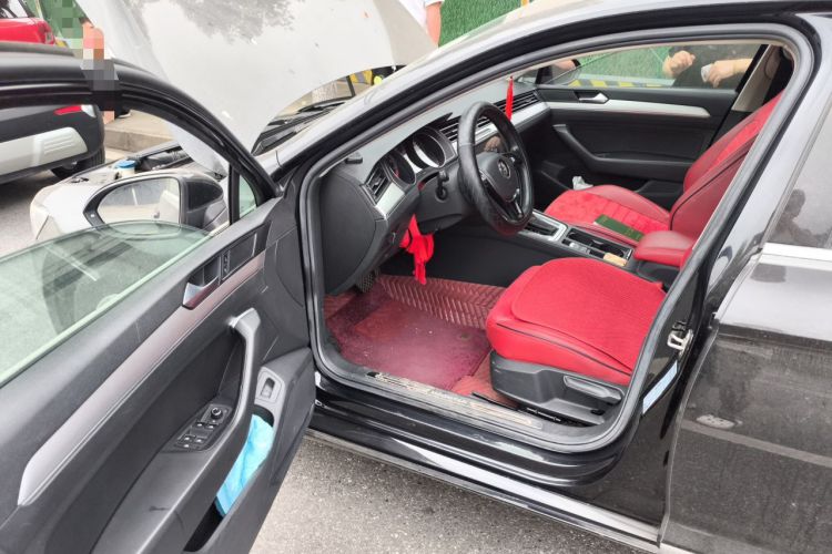 Used Volkswagen Magotan 2019 280TSI DSG Comfort Model China V Standard Driver Seat