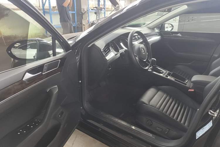 Used Volkswagen Magotan 2019 330TSI DSG Luxury Version China VI Standard Driver Seat