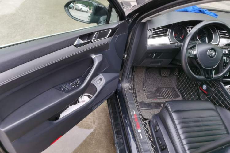 Used Volkswagen Magotan 2019 330TSI DSG Leading Edition China V Standard Driver Seat