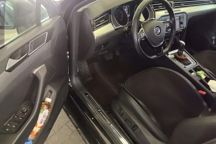 Used Volkswagen Magotan 2019 330TSI DSG Leading Model China VI Standard Driver Seat