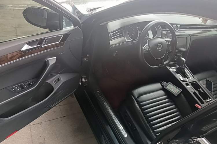 Used Volkswagen Magotan 2019 330TSI DSG Luxury Model China V Standard Driver Seat