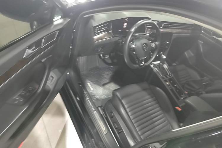 Used Volkswagen Magotan 2019 330TSI DSG Luxury Version China VI Standard Driver Seat