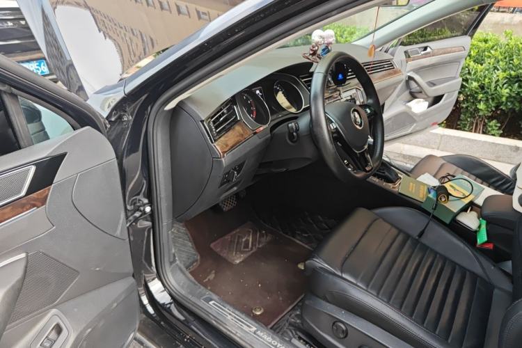 Used Volkswagen Magotan 2019 330TSI DSG Leading Model China VI Standard Driver Seat