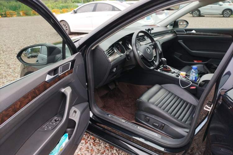 Used Volkswagen Magotan 2019 330TSI DSG Luxury Model China V Standard Driver Seat