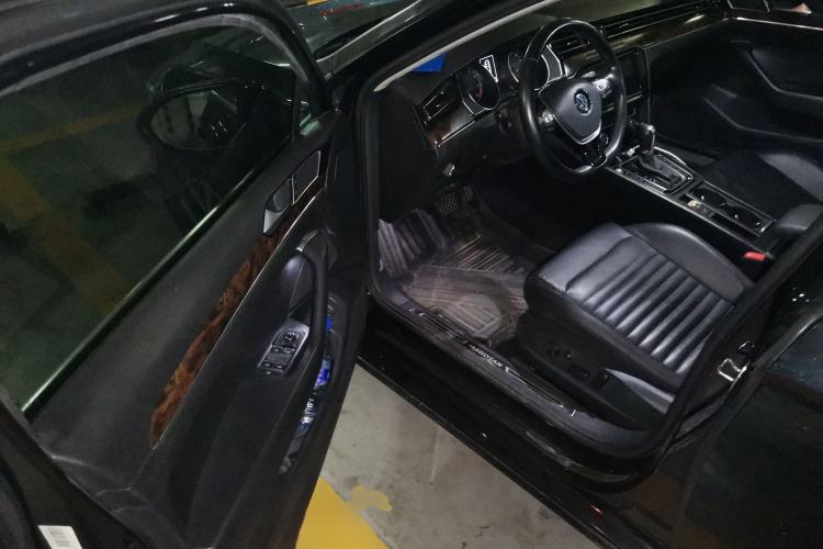 Used Volkswagen Magotan 2019 330TSI DSG Leading Model China VI Standard Driver Seat