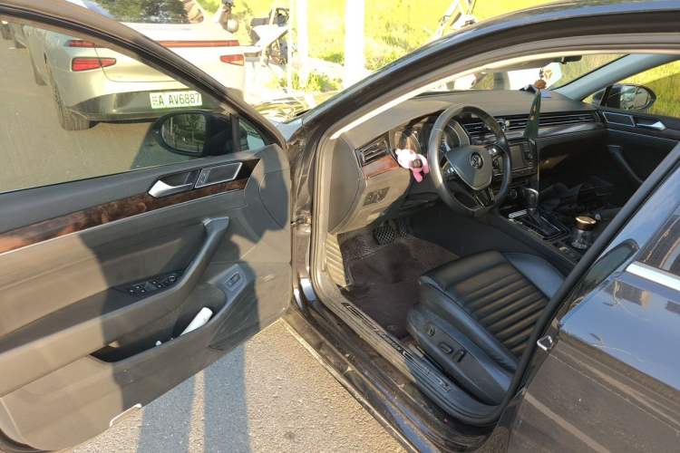 Used Volkswagen Magotan 2019 330TSI DSG Leading Model China VI Standard Driver Seat