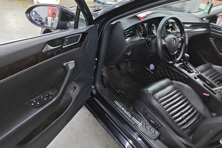 Used Volkswagen Magotan 2019 330TSI DSG Luxury Version China VI Standard Driver Seat