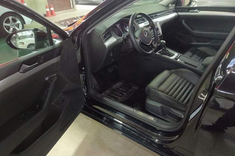 Used Volkswagen Magotan 2019 280TSI DSG Comfort Model China VI Standard Driver Seat