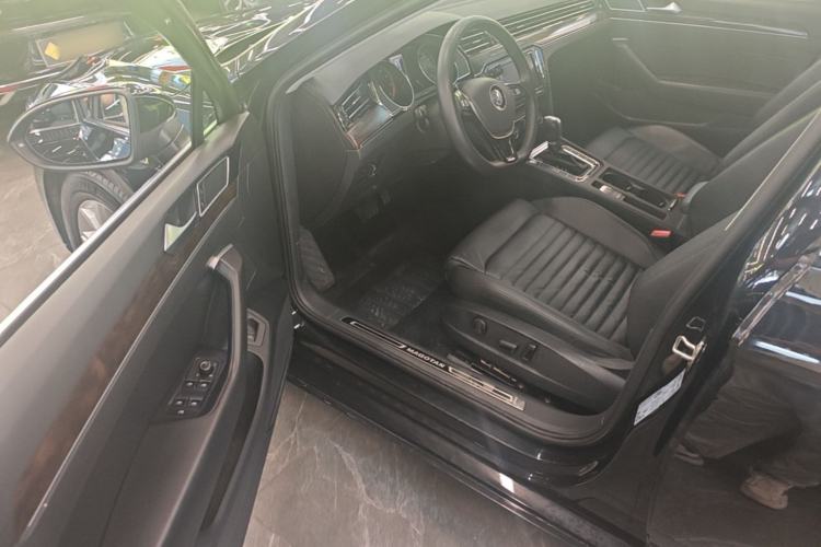 Used Volkswagen Magotan 2019 330TSI DSG Luxury Version China VI Standard Driver Seat