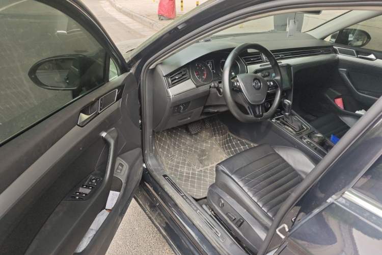 Used Volkswagen Magotan 2019 330TSI DSG Leading Edition China V Standard Driver Seat