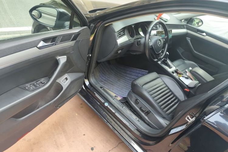 Used Volkswagen Magotan 2019 280TSI DSG Comfort Model China VI Standard Driver Seat