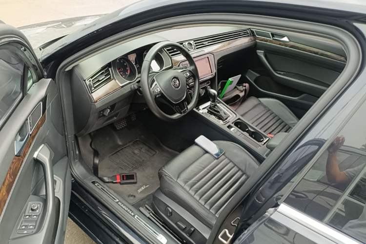 Used Volkswagen Magotan 2019 330TSI DSG Luxury Model China V Standard Driver Seat