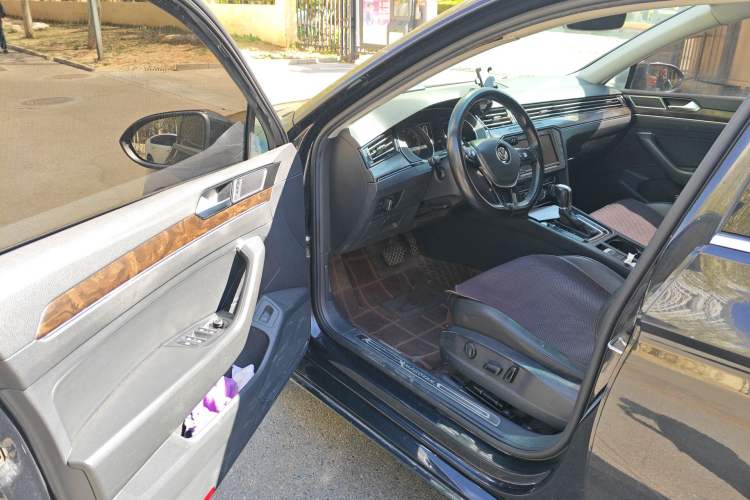 Used Volkswagen Magotan 2019 330TSI DSG Luxury Model China V Standard Driver Seat