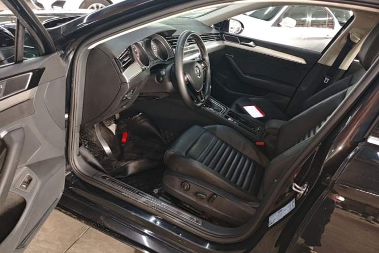 Used Volkswagen Magotan 2019 330TSI DSG Leading Edition China V Standard Driver Seat