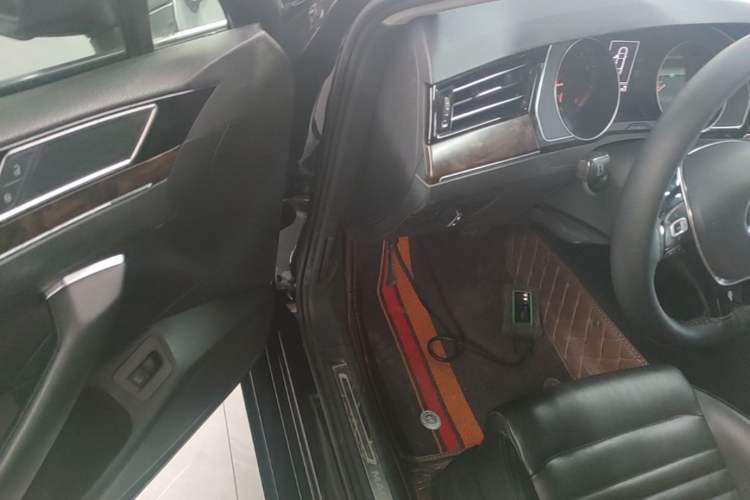 Used Volkswagen Magotan 2019 330TSI DSG Leading Model China VI Standard Driver Seat