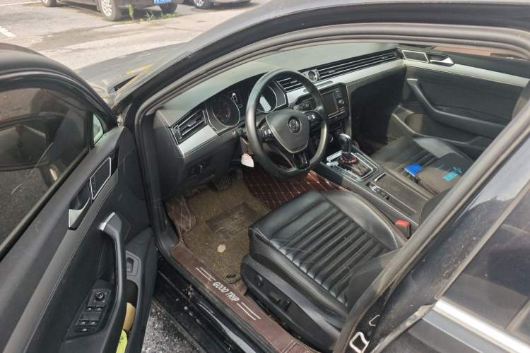 Used Volkswagen Magotan 2019 330TSI DSG Leading Edition China V Standard Driver Seat