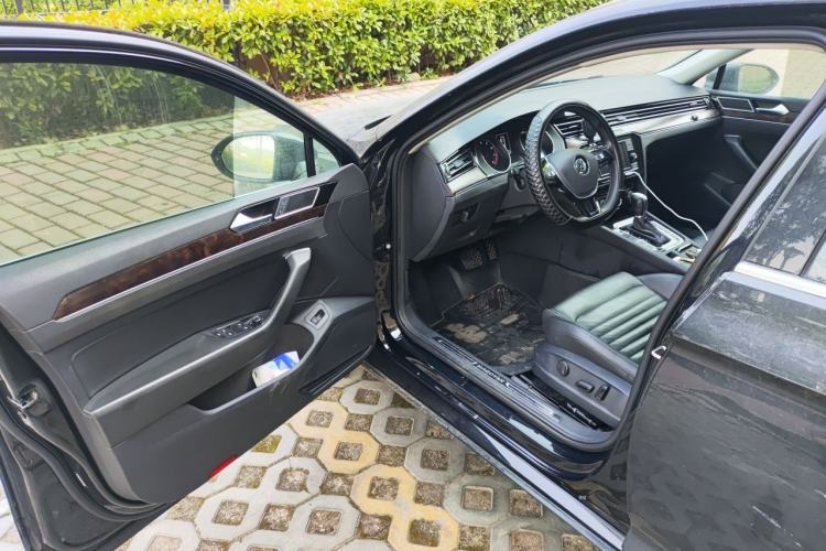 Used Volkswagen Magotan 2019 330TSI DSG Leading Model China VI Standard Driver Seat