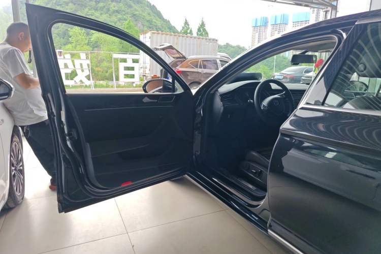 Used Volkswagen Magotan 2019 330TSI DSG Leading Model China VI Standard Driver Seat