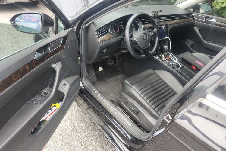 Used Volkswagen Magotan 2019 380TSI DSG Luxury Model China V Standard Driver Seat