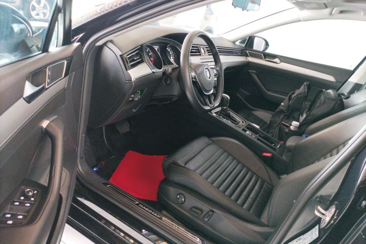 Used Volkswagen Magotan 2019 330TSI DSG Leading Edition China V Standard Driver Seat