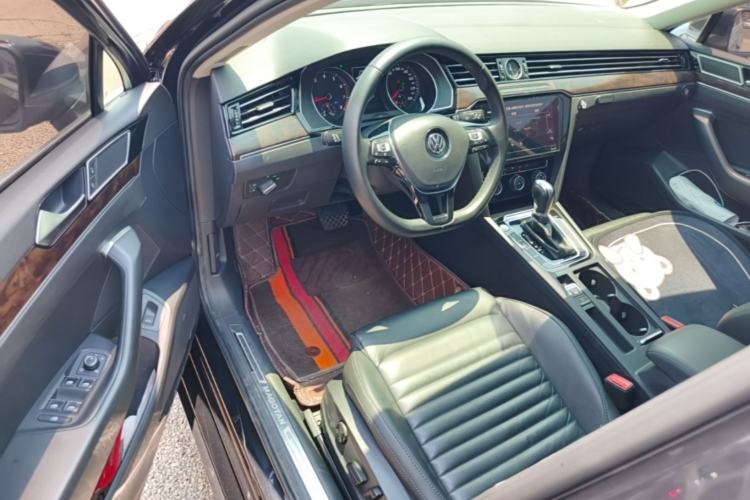 Used Volkswagen Magotan 2019 330TSI DSG Leading Model China VI Standard Driver Seat