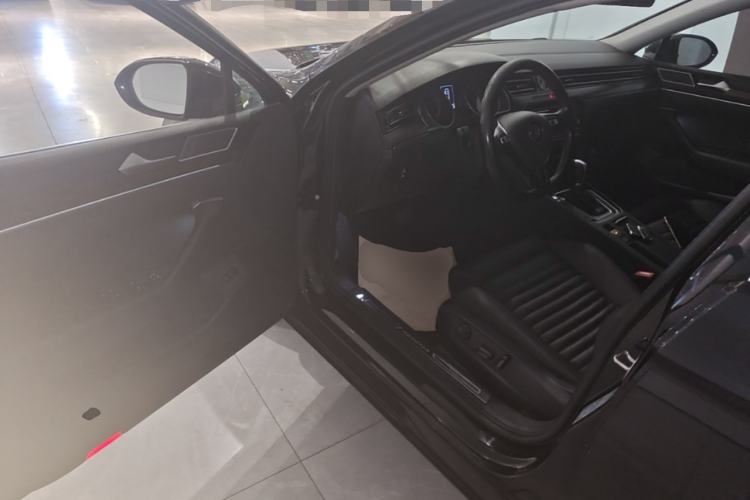 Used Volkswagen Magotan 2019 330TSI DSG Leading Model China VI Standard Driver Seat