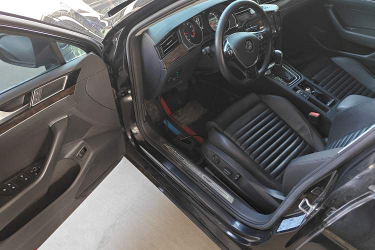 Used Volkswagen Magotan 2019 330TSI DSG Luxury Version China VI Standard Driver Seat