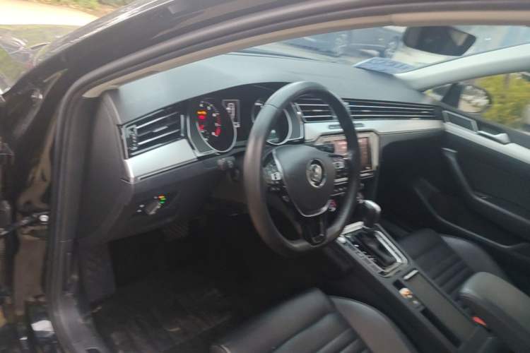 Used Volkswagen Magotan 2019 330TSI DSG Leading Model China VI Standard Driver Seat