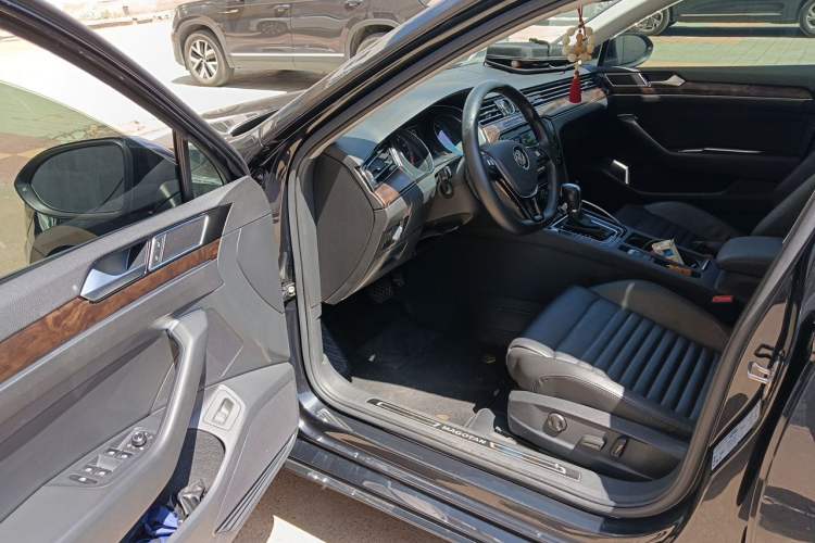 Used Volkswagen Magotan 2019 380TSI DSG Luxury Model China V Standard Driver Seat