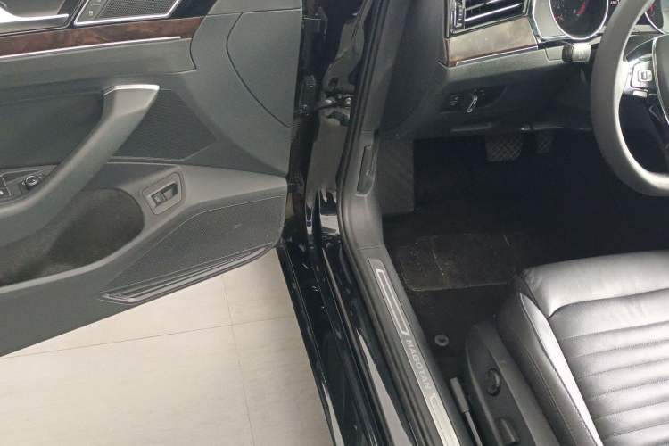 Used Volkswagen Magotan 2019 330TSI DSG Leading Model China VI Standard Driver Seat