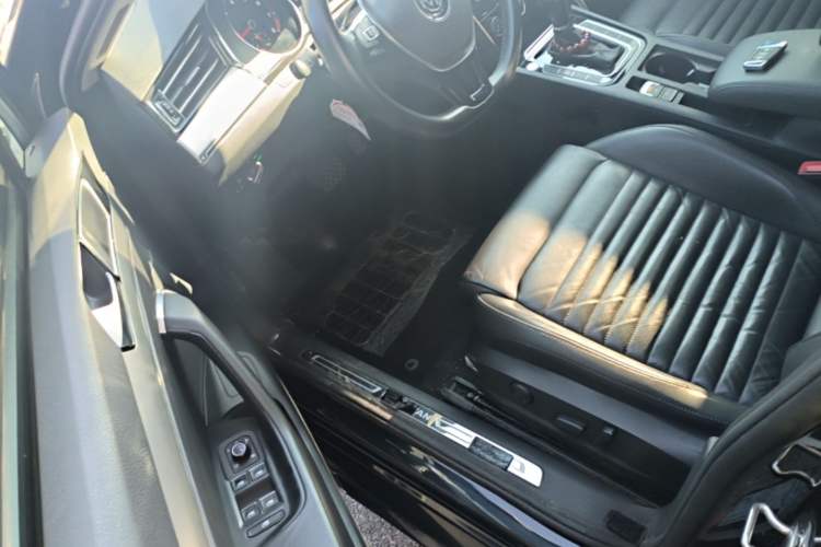 Used Volkswagen Magotan 2019 330TSI DSG Leading Edition China V Standard Driver Seat