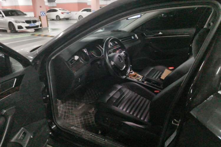 Used Volkswagen Magotan 2019 330TSI DSG Luxury Version China VI Standard Driver Seat