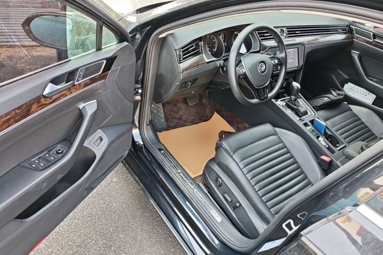 Used Volkswagen Magotan 2019 380TSI DSG Luxury Model China V Standard Driver Seat