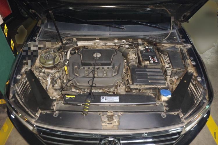 Used Volkswagen Magotan 2019 330TSI DSG Leading Model China VI Standard Engine Bay