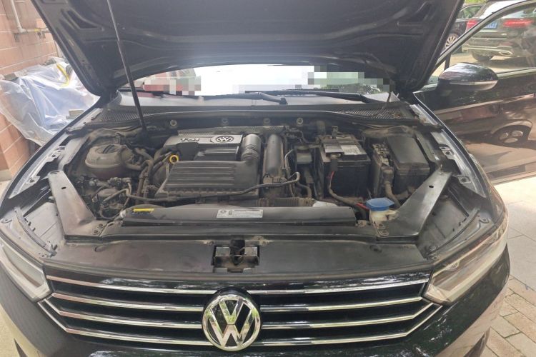 Used Volkswagen Magotan 2019 280TSI DSG Comfort Model China VI Standard Engine Bay