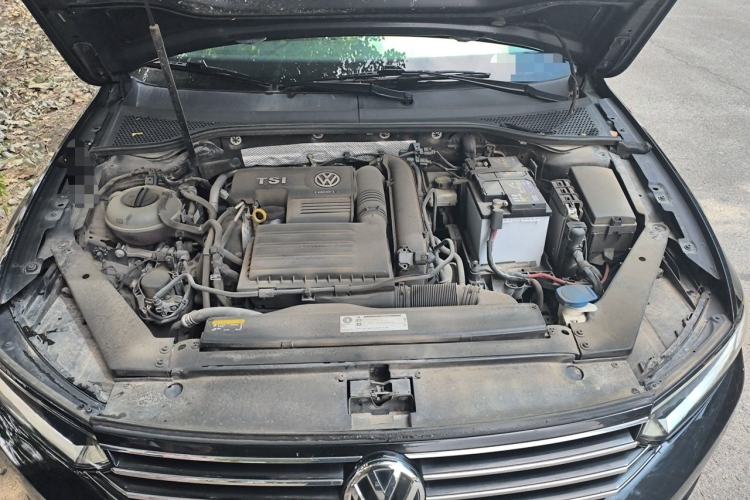 Used Volkswagen Magotan 2019 280TSI DSG Comfort Model China VI Standard Engine Bay