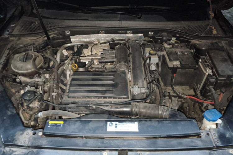 Used Volkswagen Magotan 2019 280TSI DSG Comfort Model China VI Standard Engine Bay