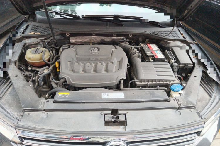 Used Volkswagen Magotan 2019 330TSI DSG Luxury Version China VI Standard Engine Bay