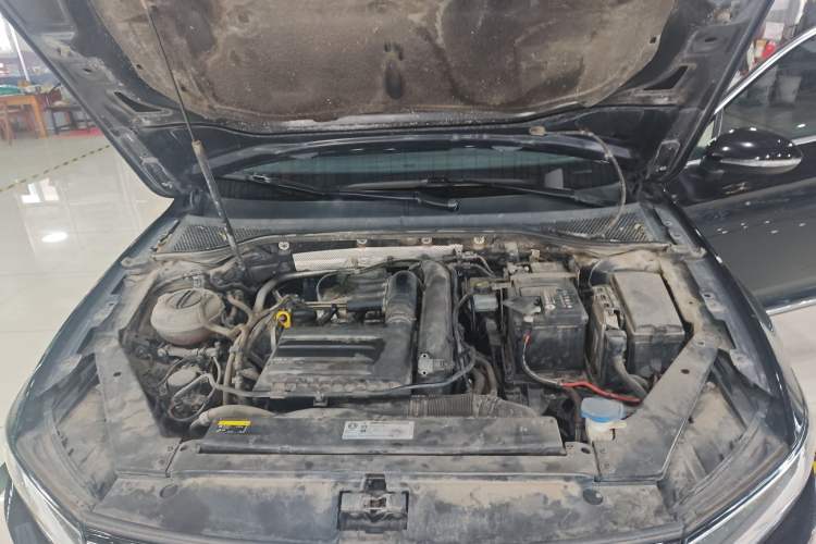 Used Volkswagen Magotan 2019 280TSI DSG Leading Model China VI Standard Engine Bay