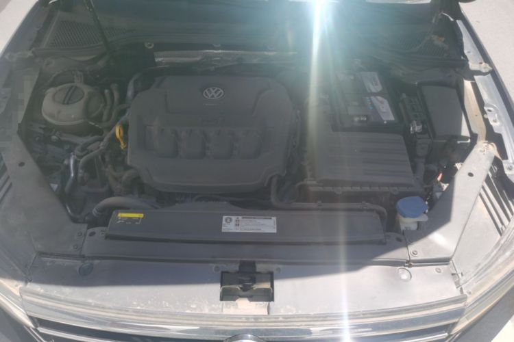 Used Volkswagen Magotan 2019 330TSI DSG Leading Model China VI Standard Engine Bay