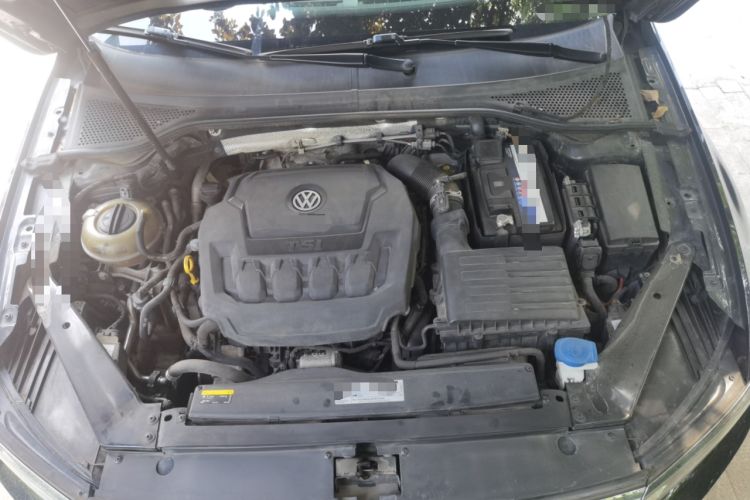 Used Volkswagen Magotan 2019 330TSI DSG Leading Model China VI Standard Engine Bay