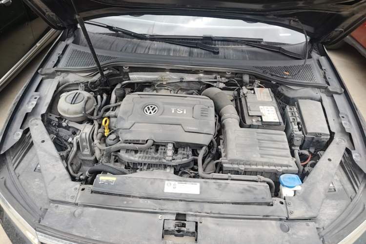 Used Volkswagen Magotan 2019 380TSI DSG Prestige Model China V Standard Engine Bay