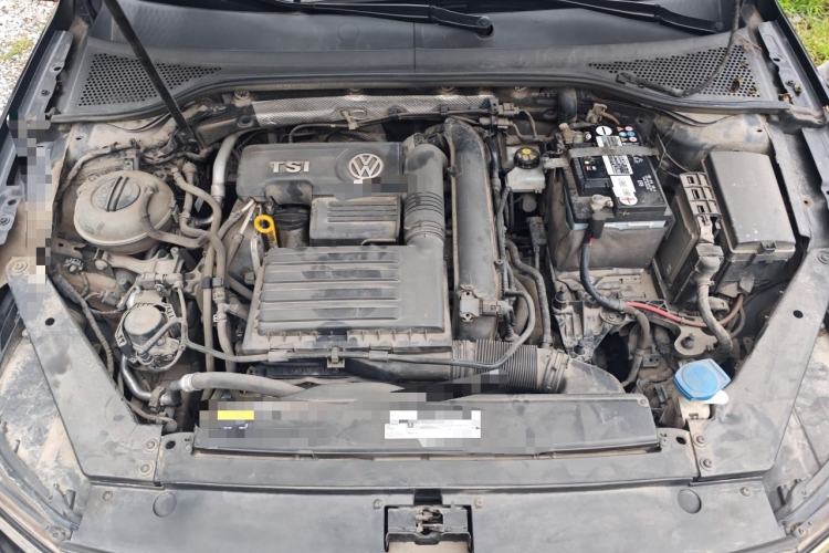 Used Volkswagen Magotan 2019 280TSI DSG Comfort Model China VI Standard Engine Bay